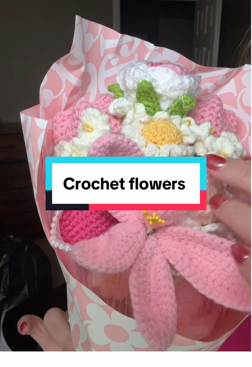 How adorable are these crochet flowers??  #crochetflower #crochetflowerbouquet #flowers #ValentinesDay #valentinesdaygift 