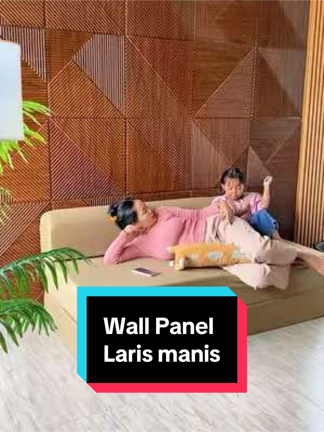 Pasang wall panel 3D Sebelum lebaran, biar dinding kosong jadi partisi photo keluarga yang estetik #wallpanel #dekorasidinding #rumahminimalis 