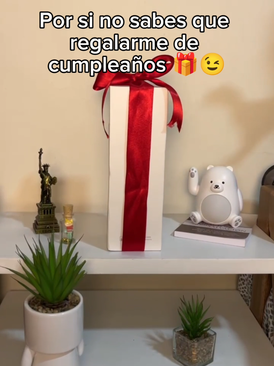 ¿A quien le alegrarias el día con este regalo?🎁😊 #decoracion #luna #lampara #estrellas #proyectorluna #moon  Este faro proyector de luna va a iluminar todos sus espacios como habitación, sala, pasillos y demás lugares, con su bella proyección de la luna vas a hacer tu hogar único, también funciona como altavoz Bluetooth para reproducir tu música favorita en dónde quieras. 