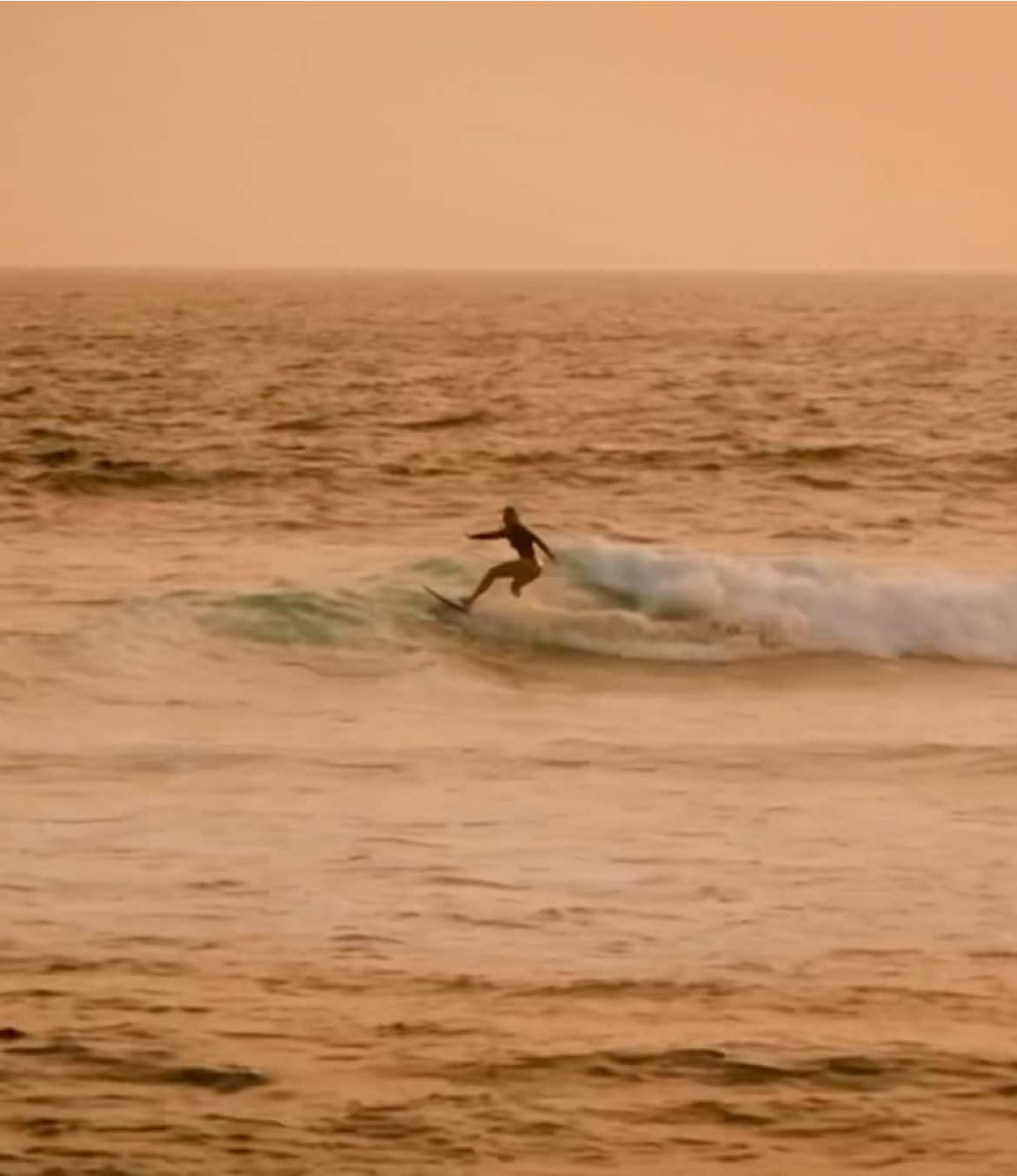 🏄‍♂️🌊🌅 #cinematic #cinematography #beach #ocean #orange #sunset #videography #filmmaking 