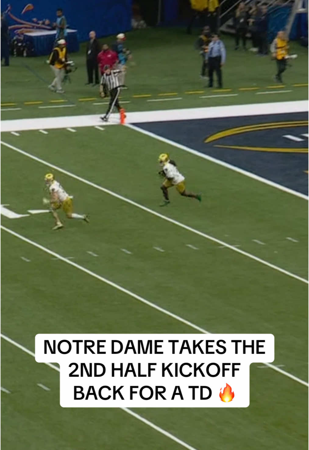 What a start to the second half 😳 #notredame #cfbpostseason #touchdown #fightingirish🍀 