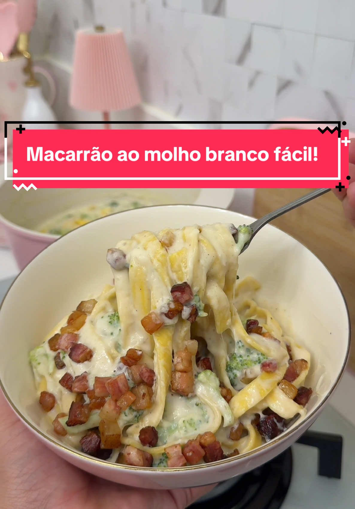 Esse macarrão ao molho branco é tão fácil de fazer e fica tão delicioso! Eu amo tanto 😍