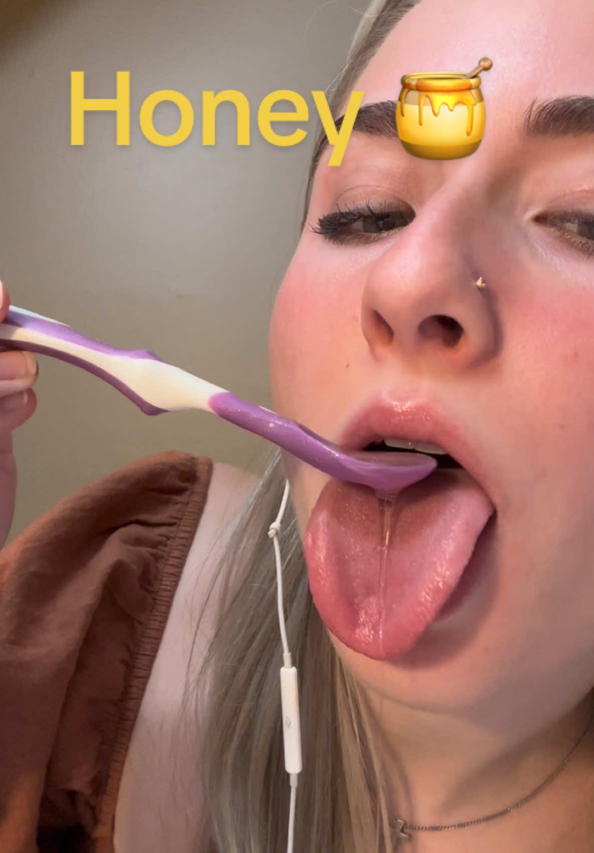 Comment if you like or hate honey #asmr #fyp #mouthsounds #tingles #relaxing #whisper #tingles #honey #honeyspoon #creatorsearchinsights #eating 