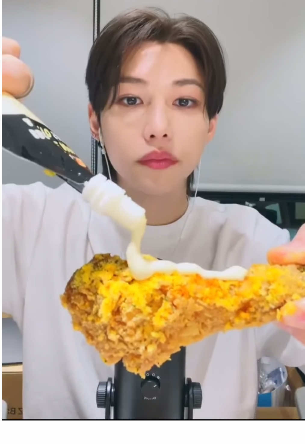 O rei do Mukbang ASMR 🍗🤴🏻💖 #mukbang #asmr #felix #straykids #스트레이키즈 #stay #fyp 