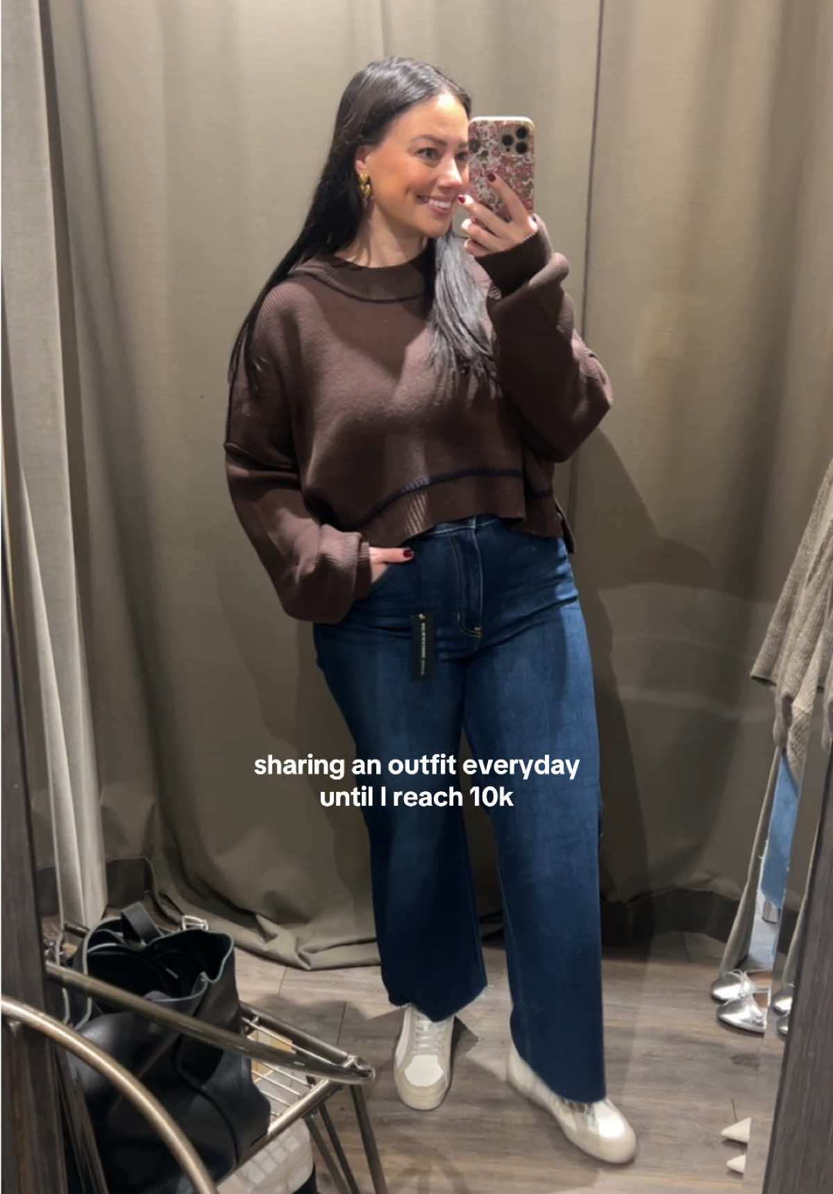 a classic, simple look! these jeans were soo comfy!! #easyoutfitideas #everydayoutfit #casualoutfits 