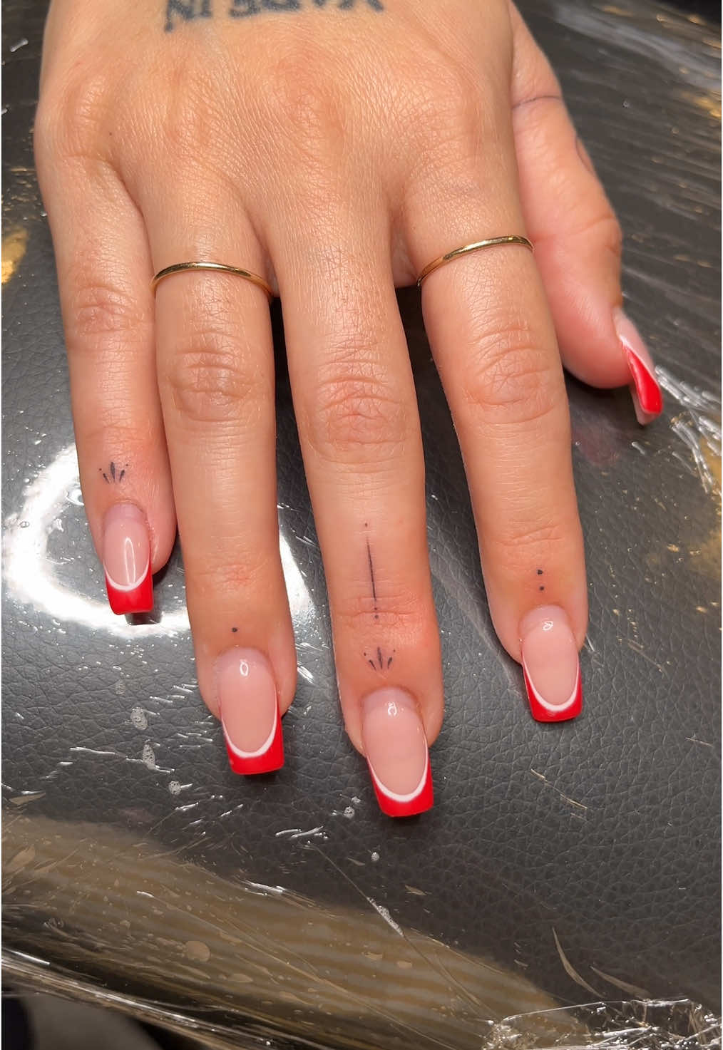 Hailey Bieber inspired finger tattoos #finelinetattoo #latattooartist #tattooreveal #tattooideas #haileybieber 