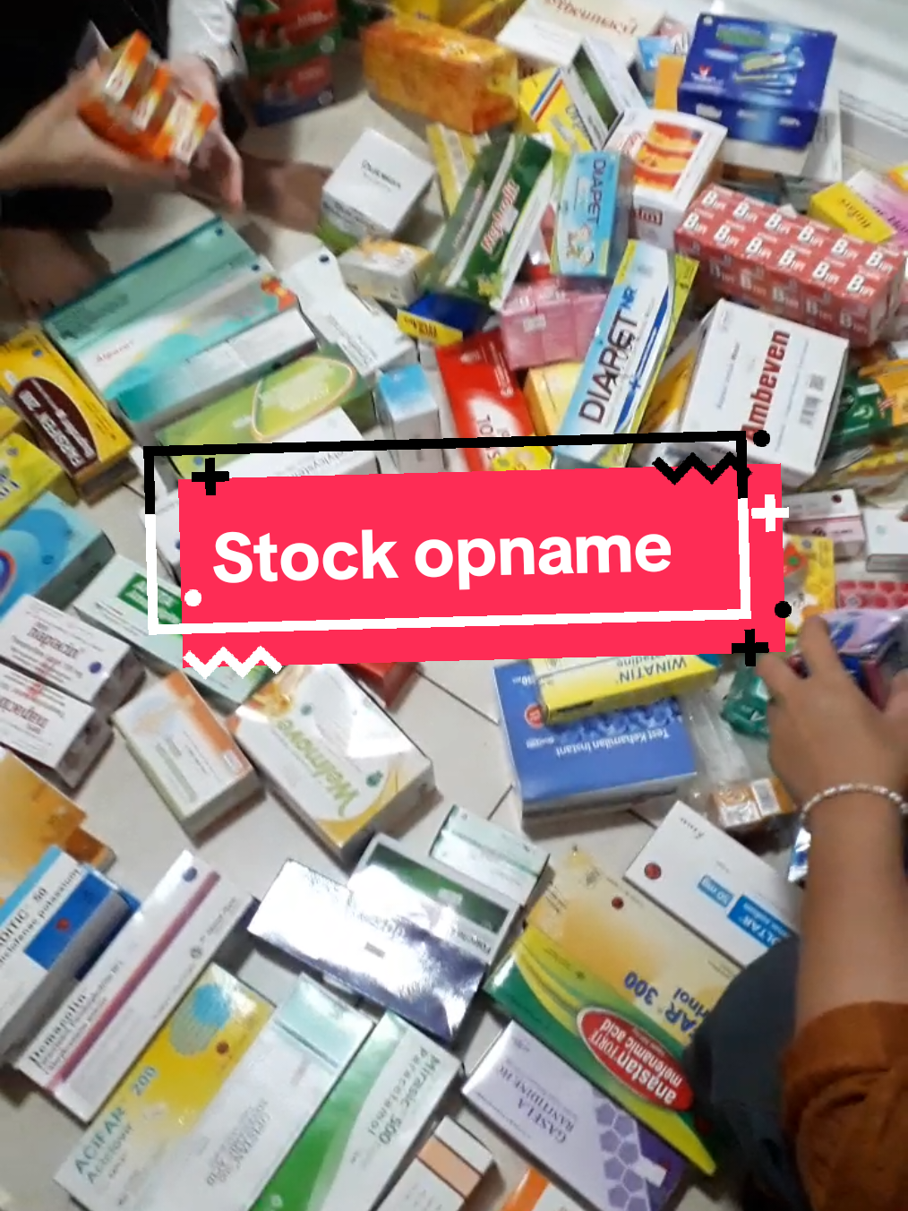 Siapa yang tidak suka dengan kegiatan ini? Aku sendiri 😭 Karna stock opname bagi kita adalah maut 😂 #apotek #apoteker #apoteklampung #farmasi #asistenapoteker #stockopname #fyp 