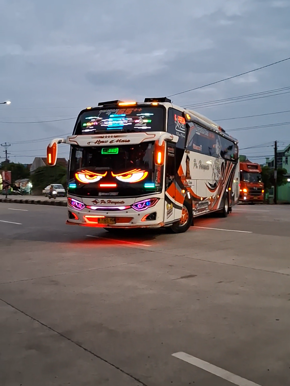 iring-iringan masuk terminal jati Kudus #poharyanto #newshantika #barxolid 