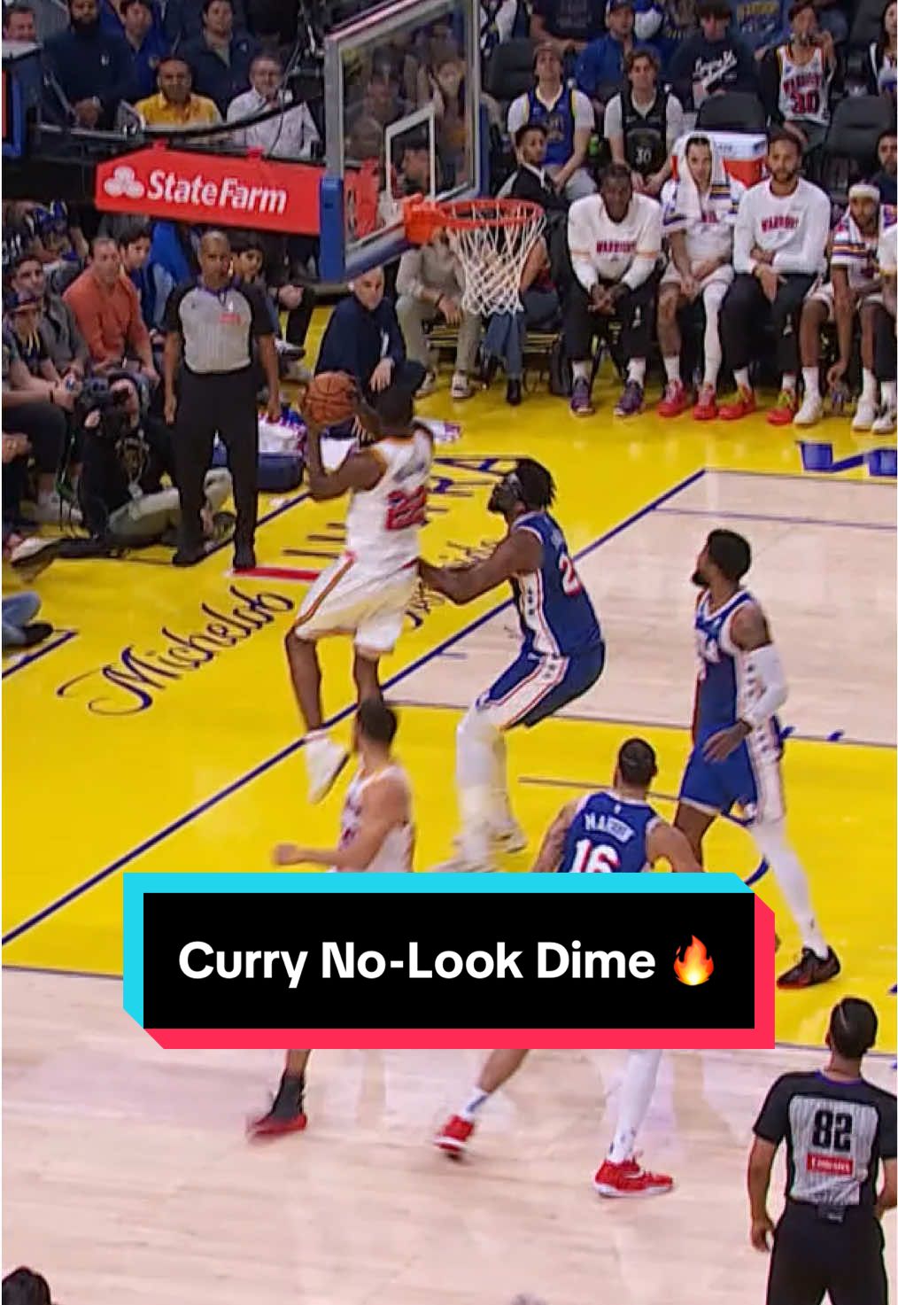 Curry celebrates the bucket without even watching 🤣🤣 #NBA #Basketball #StephCurry #Steph #Warriors 