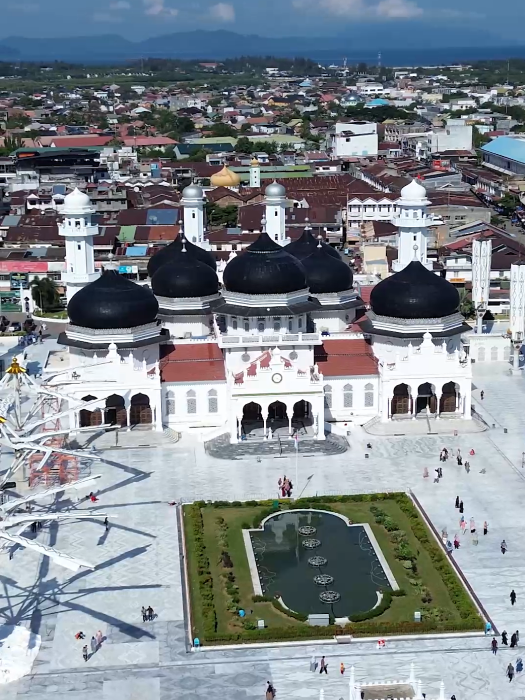 salah satu masjid yang selamat dari tsunami Aceh 20 tahun lalu #tsunamiaceh #fypシ #masjidbaiturrahmanbandaaceh #bandaaceh #cinematic 