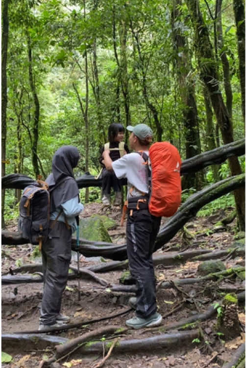 Hiking + berenang #airterjun #airterjunproklamator #keluarga #Hiking #eigeradventure 