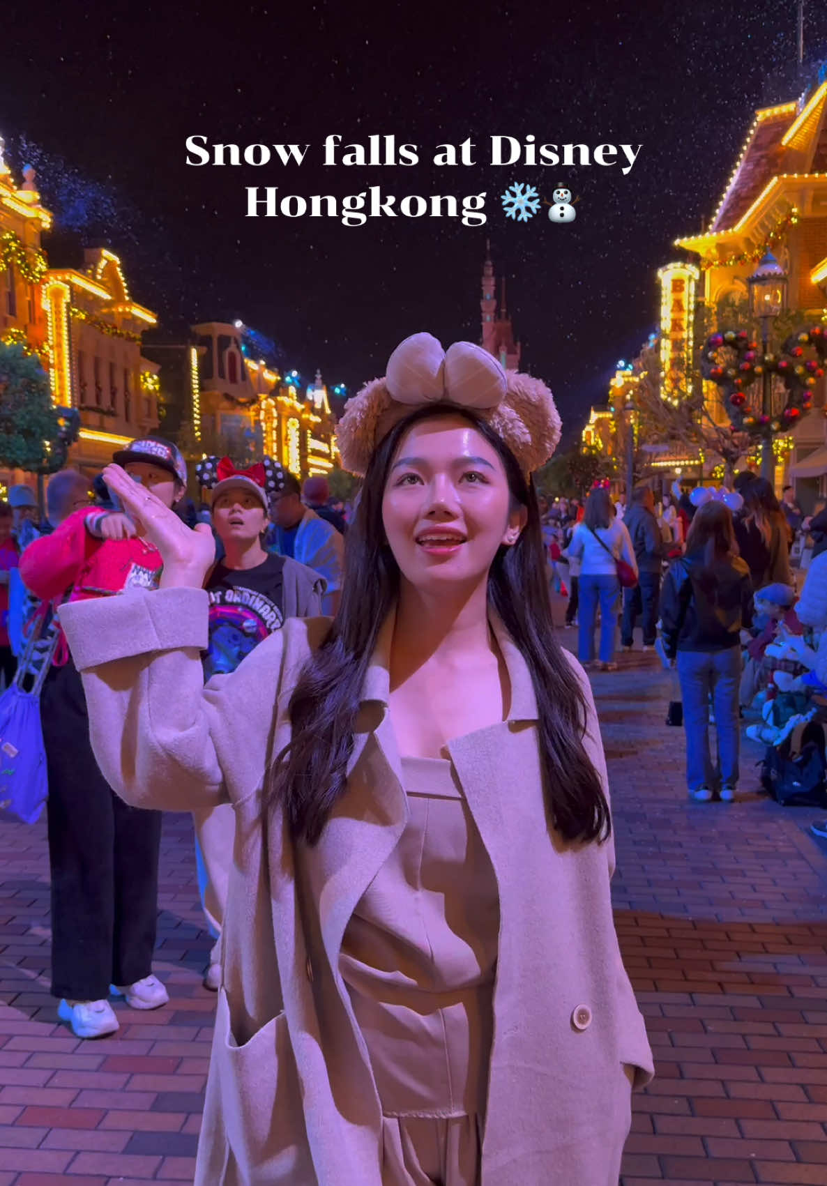 fake snow❄️ กับผู้ึคนมากมายยย #disneylandhongkong #ฮ่องกงดิสนีย์แลนด์ #ฮ่องกง2024 #tiktokthailand🇹🇭 