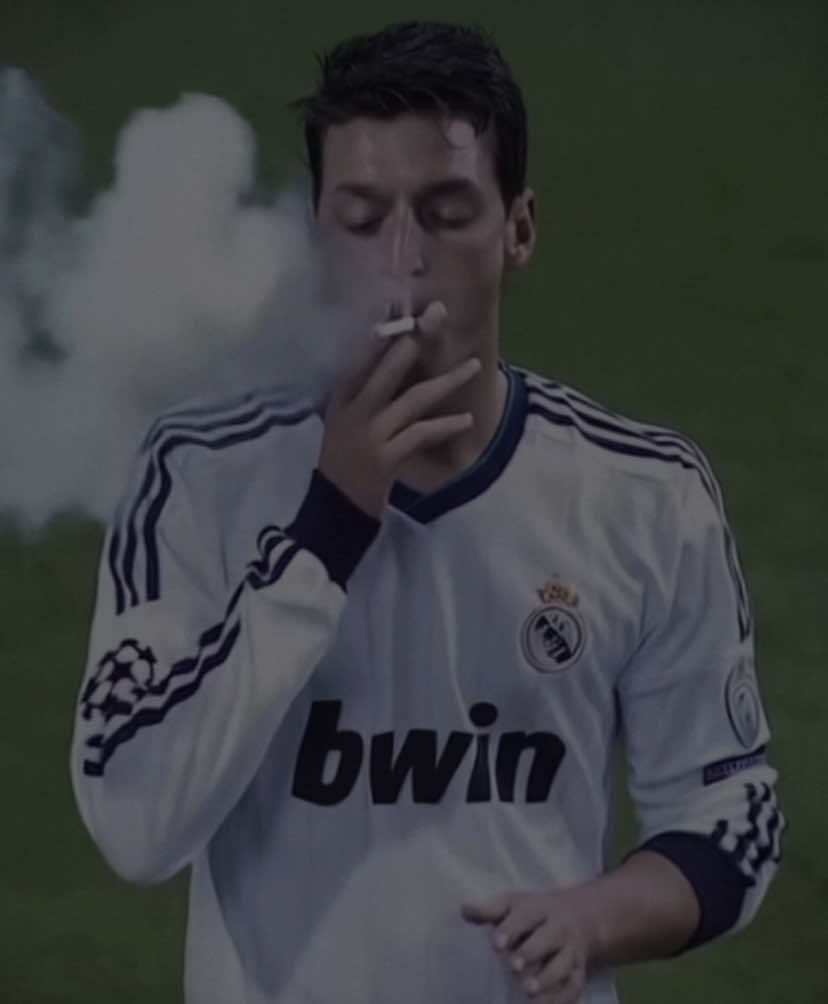 🚬🚬,احلى تصميم سويته                                     #ozil #اوزيل #fyp #viral #trend #مسعود_اوزيل #سقاره #smoke #ai 