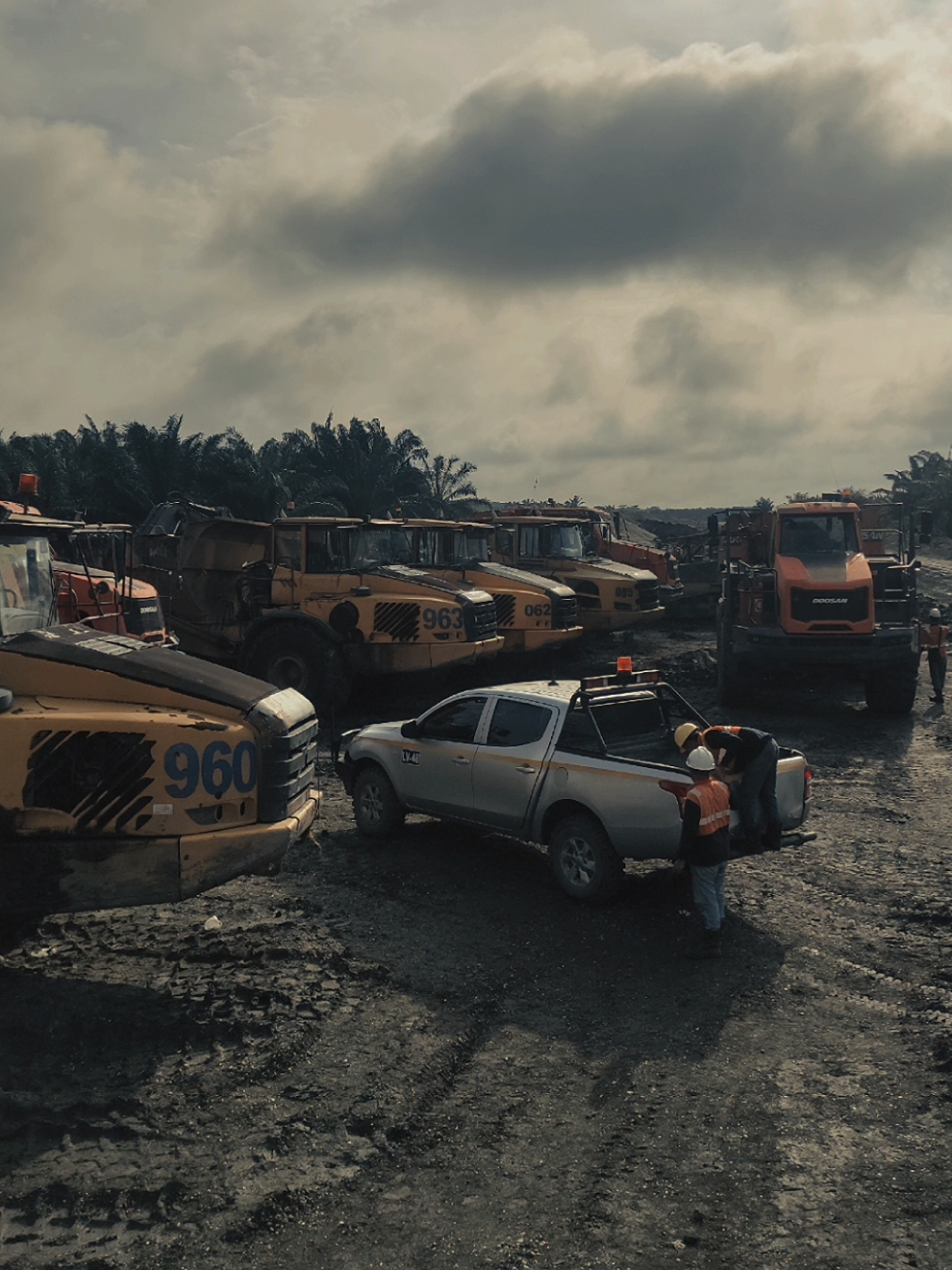 Ketua gak butuh validasi 🔥🔥 #excavatorvolvo #excavatoroperator #hauler #tambangbatubarakalimantan #heavyequipmentoperator #volvo #mechanic #mechanicheavyequipment #fypシ #fy #fyp #fyppppppppppppppppppppppp #articulated #doosan #hino500 