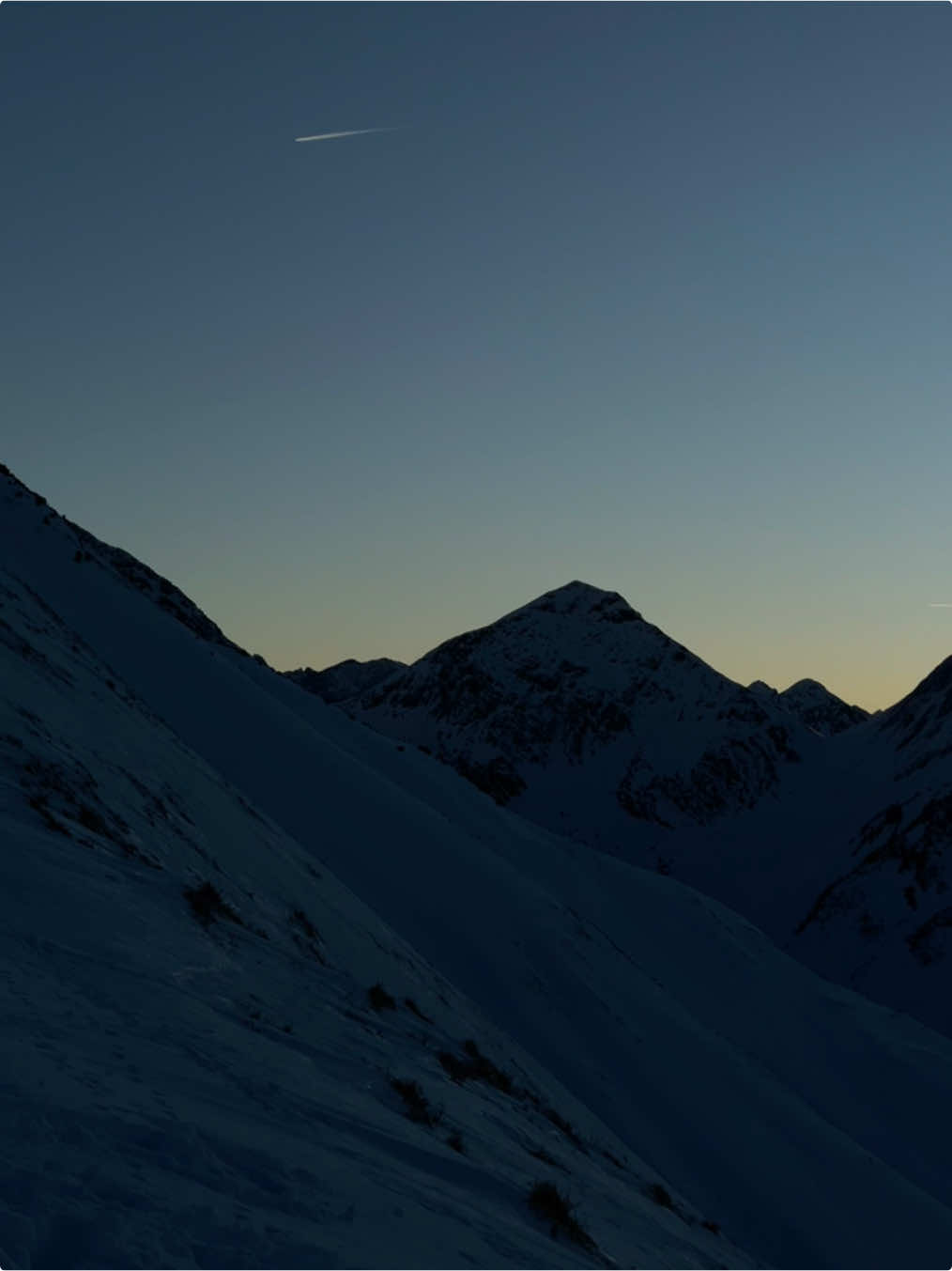 7pm🏞️ #nature #real #dream #views #free #fyp #viral #sunset #summervibes #sonnenuntergang #Summer #warmersommer #hike #alps #mountains #scenery #mountain #explore #gorpcore #Hiking 