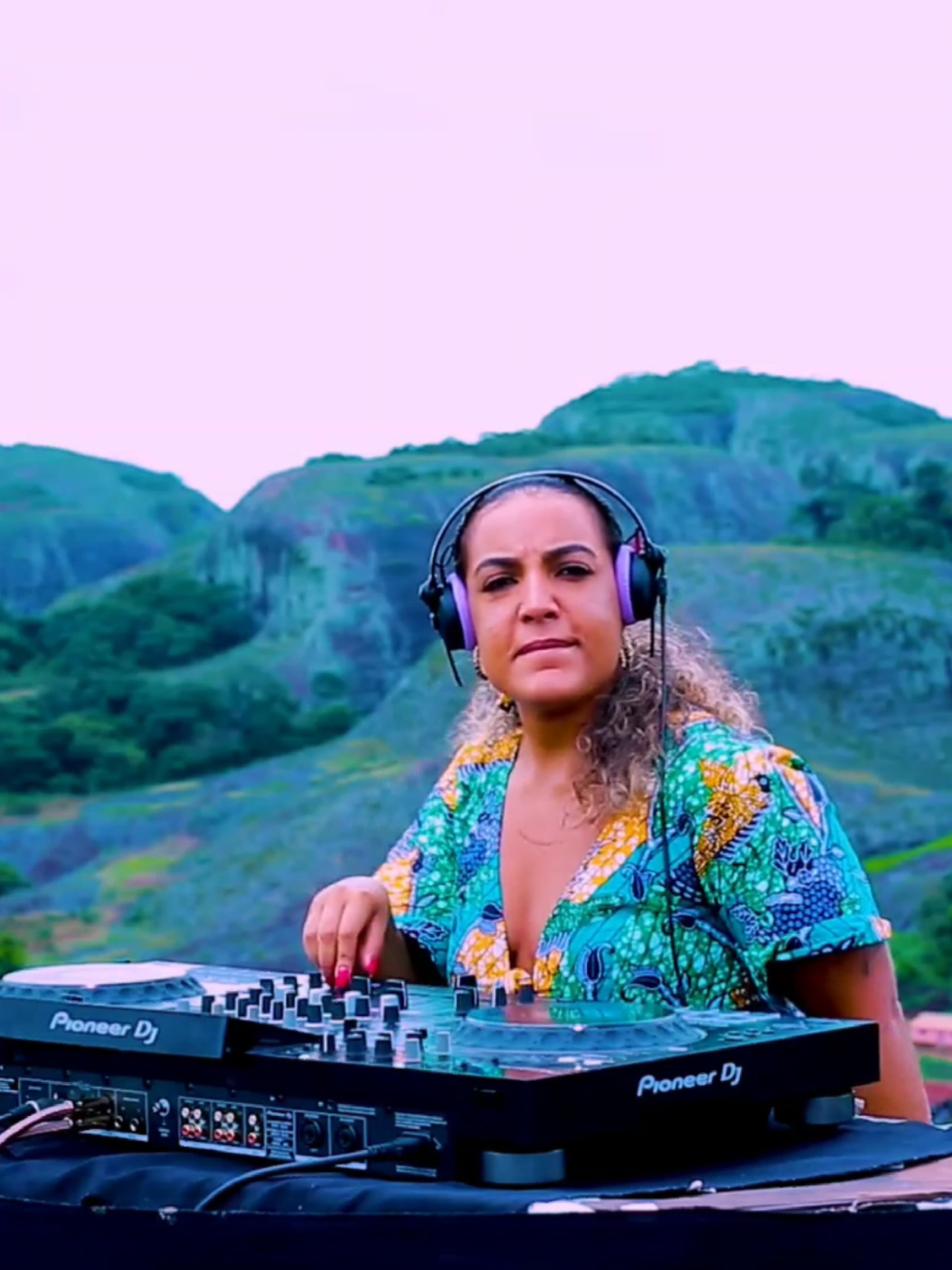 Já disponível no meu canal do YouTube  Malanje (Pungo Andongo) #womampower #womanstyle #instagram #music #musica #dj #youtube #tiktok #djing #Lifestyle #housemusic 