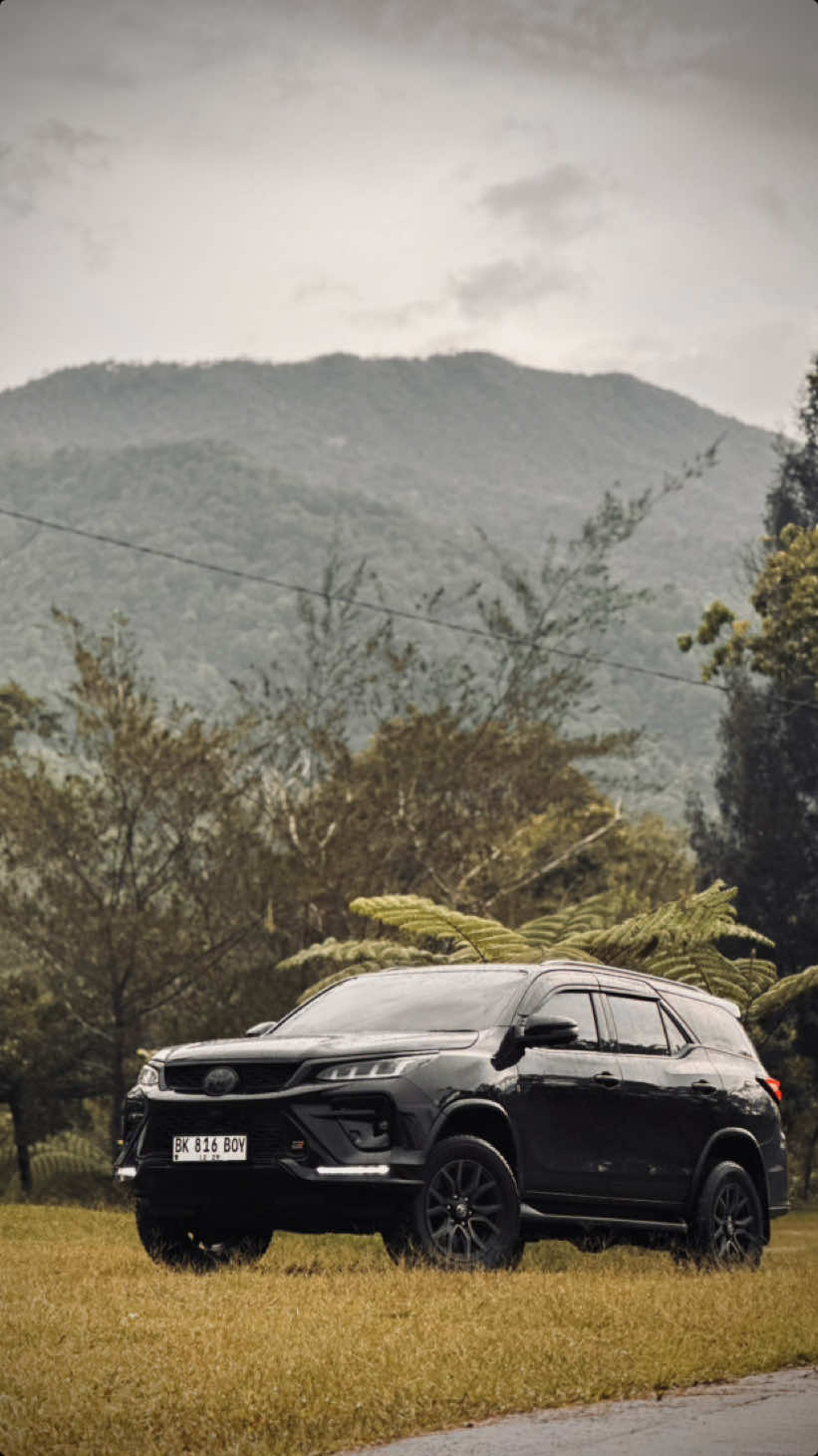 Membalas @Adrizal Bakri sunroof??? #fortunergrsport #fortunerlegender #fortunertetradrive #4x4 #tetradrive #toyotagazooracing #grsport 