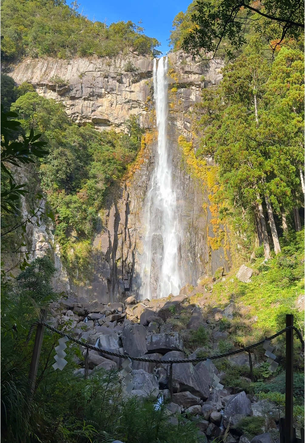 和歌山県にある世界遺産の「那智の滝」 想像以上に階段キツかった。 📍那智の滝 #那智の滝 #和歌山 #和歌山県 #絶景 #世界遺産 #熊野古道 #和歌山旅行 