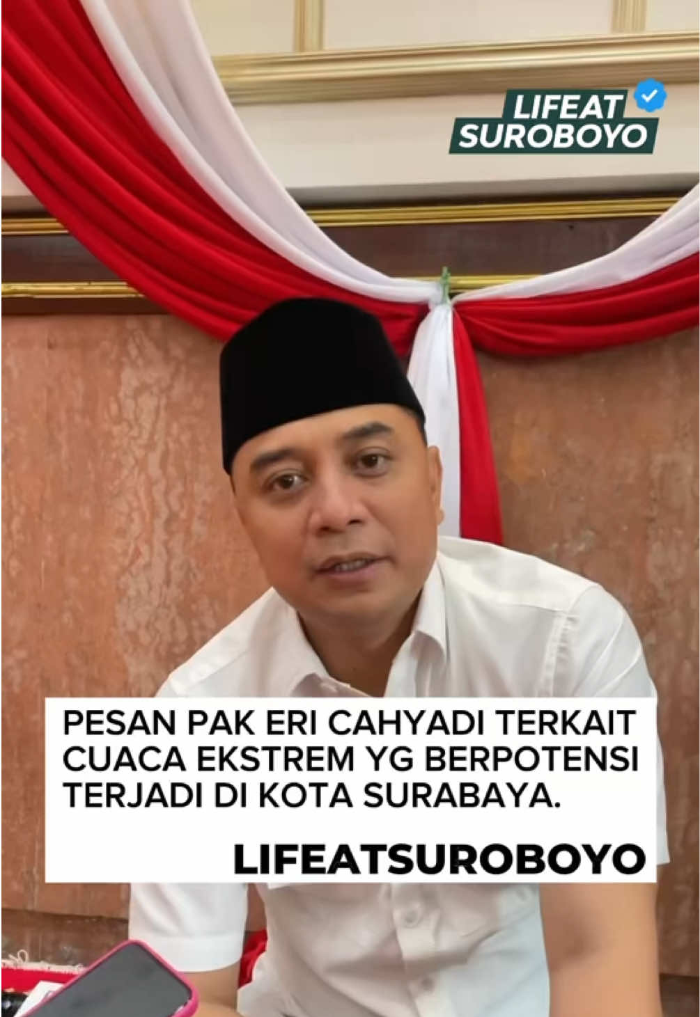 Onok Pesen Teko Cak Eri Cahyadi Terkait Cuaca Ekstrem, Rek! BMKG Juanda telah merilis peringatan cuaca ekstrem di wilayah Kota Surabaya. Cuaca ini berpotensi menyebabkan bencana hidrometeorologi, seperti banjir, tanah longsor, atau angin kencang. Jika terjadi keadaan darurat, segera hubungi: 	•	Layanan Darurat 112 	•	WhatsApp Chat: 0813-5845-1112 Tetap waspada dan utamakan keselamatan, Rek! [ 📽️IG: @call112surabaya ]