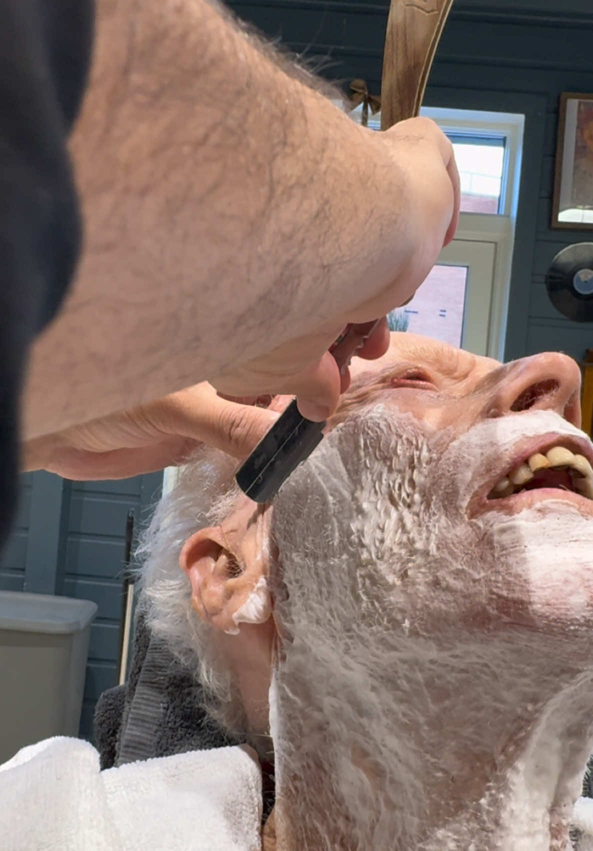 Clean shave for this 94 years old gentleman 🔥💈 #barber #haircut #beard #cleanshave #shave #norway #vikings #alitheebarber #fyp #viral_video 