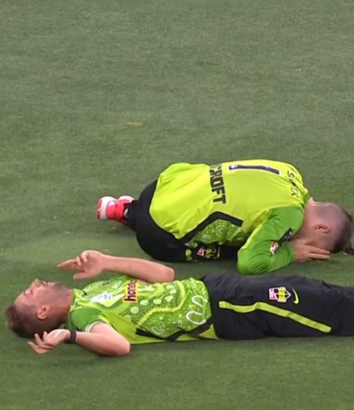 omg prayers to Sams & Bancroft!!! #Thunder #injury #bbl14 #cricket 