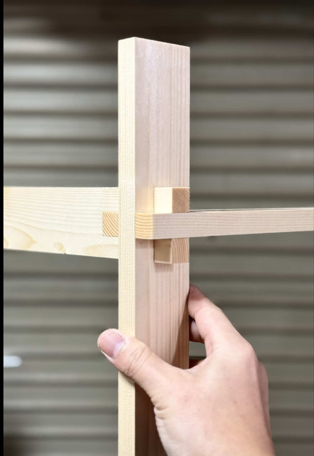 A method for joining three wooden boards. #woodworking #joint #DIY #woodworkingtips #jig 