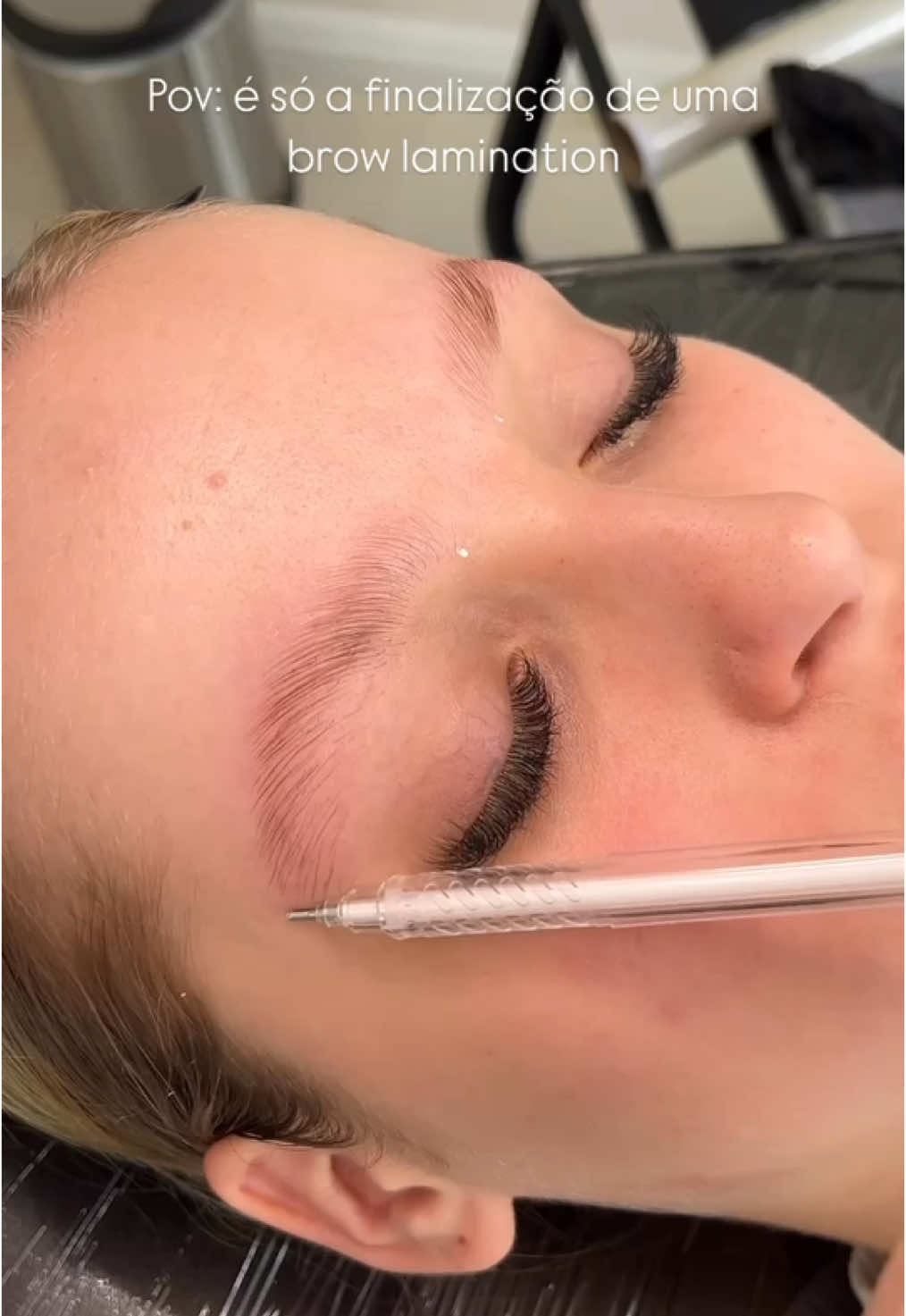 A finalização que vai fazer sua cliente amar ou odiar a brow 🤭 #sobrancelhasperfeitas #sobrancelhas #designerdesobrancelhas #lash #lashestutorial #lashedesigner #browlamination #browlaminationtutorial 