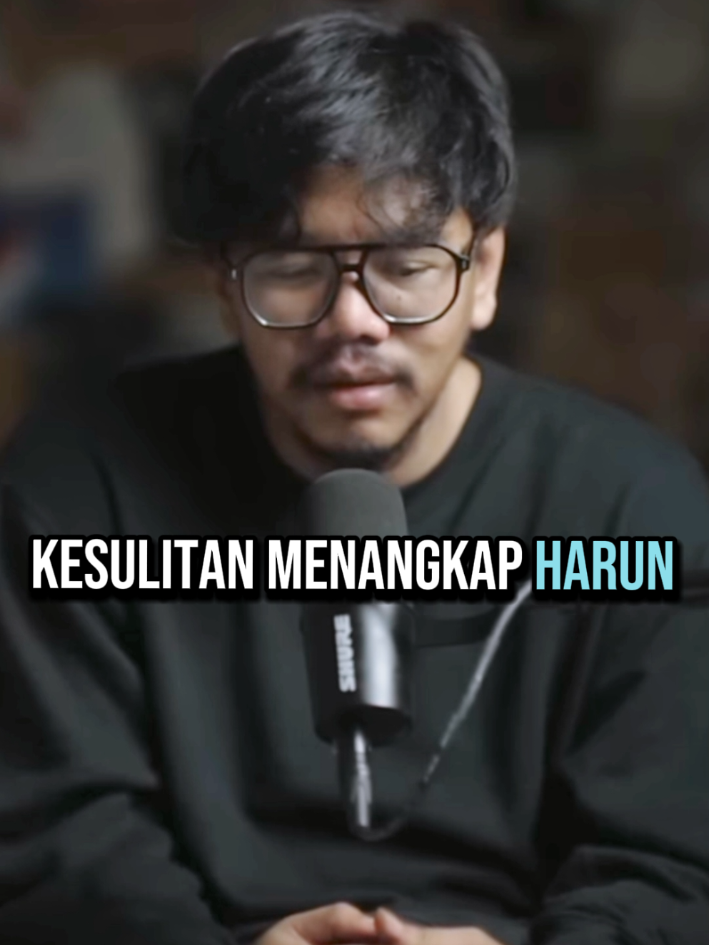 Kenapa Harun Masiku ini bener bener di lindungi?? dan siapa tokoh 'raksasa' yang melindunginya?? bertahun tahun belum juga tertangkap, aneh rasanya 👀 #beritaviral #viralvideo #ferryirwandi #harunmasiku #beritaterkini #fyp #masukberanda #kpk #podcastclips #pejabatnegara 