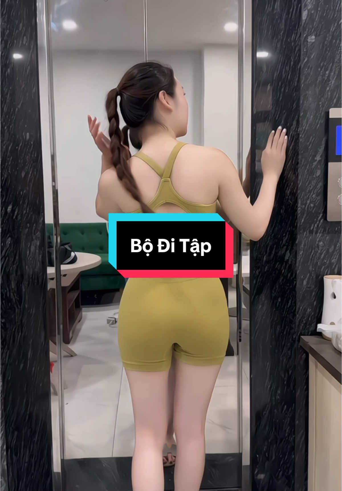 Bộ đi tập thể thao tôn da tôn dáng nhìn là mê 