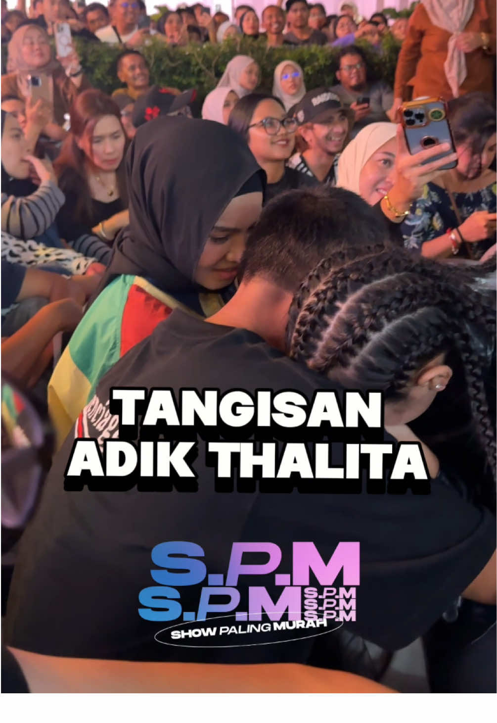 Lepas je perform untuk pertama kali, adik Thalita ke pelukan ayahnya 🥺 Kasih sayang seorang ayah 😭 You did great Thalita 💚 ERA akan sentiasa support Thalita #ERARadioNo1PalingLegit