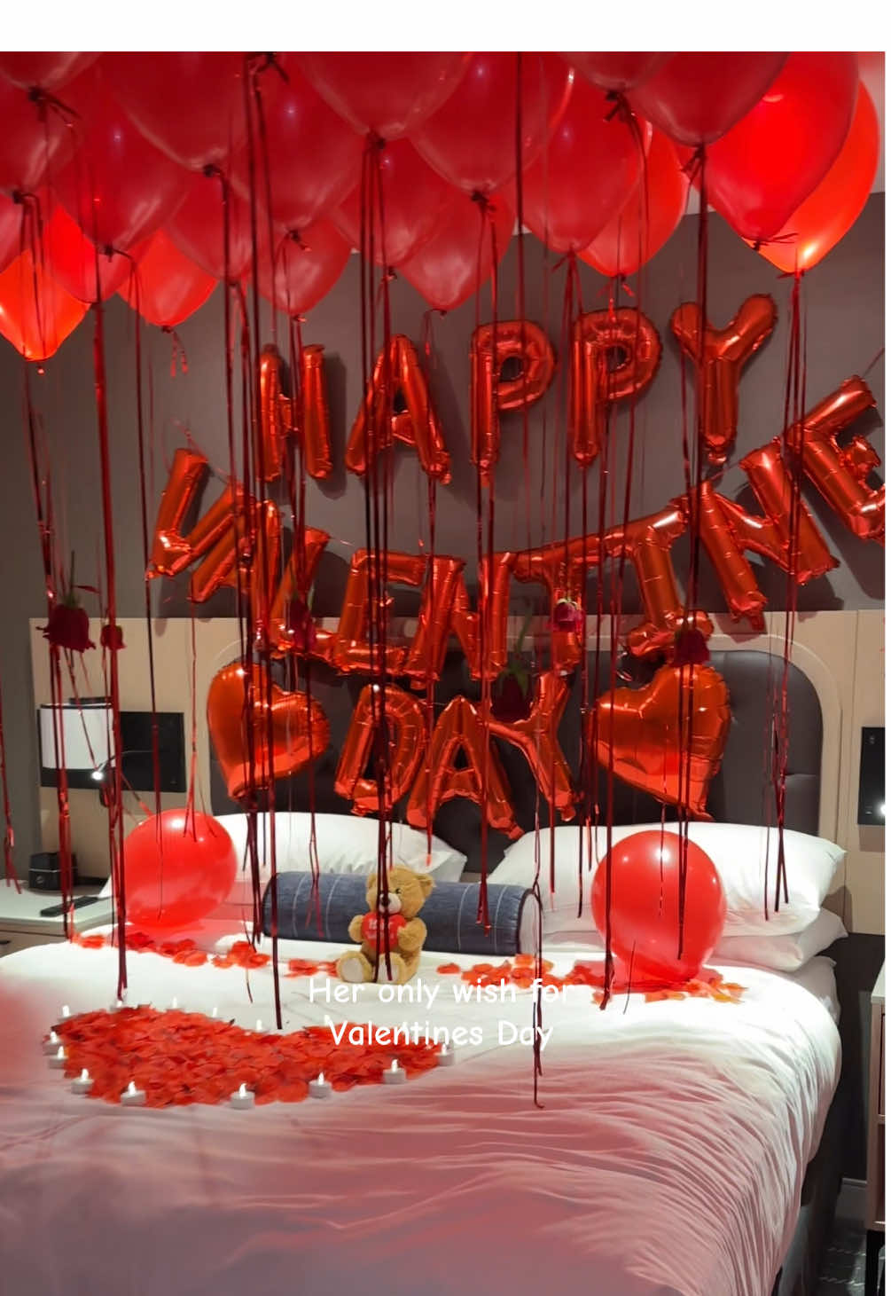 Give Your boo the Valentine’s of their dreams with our Decorated Hotel Valentine Packages💘🌹 Contact us today to start planning or visit our website to book! #decoratedhotelroom #dchoteldecorator #baltimorehoteldecorator #hotelroomdecor #romanticdecor #valentinesdaygift #vday 