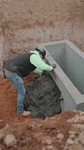 BLM Crew getting some grout and collaring done as well as installing more storm at the BLM project. #indexconstruction#southernutah#dirtmovers#excavate#utahconstruction#caterpillar#cat#work#bluecollar#bluecollarproud 🎥: @jaromprice 