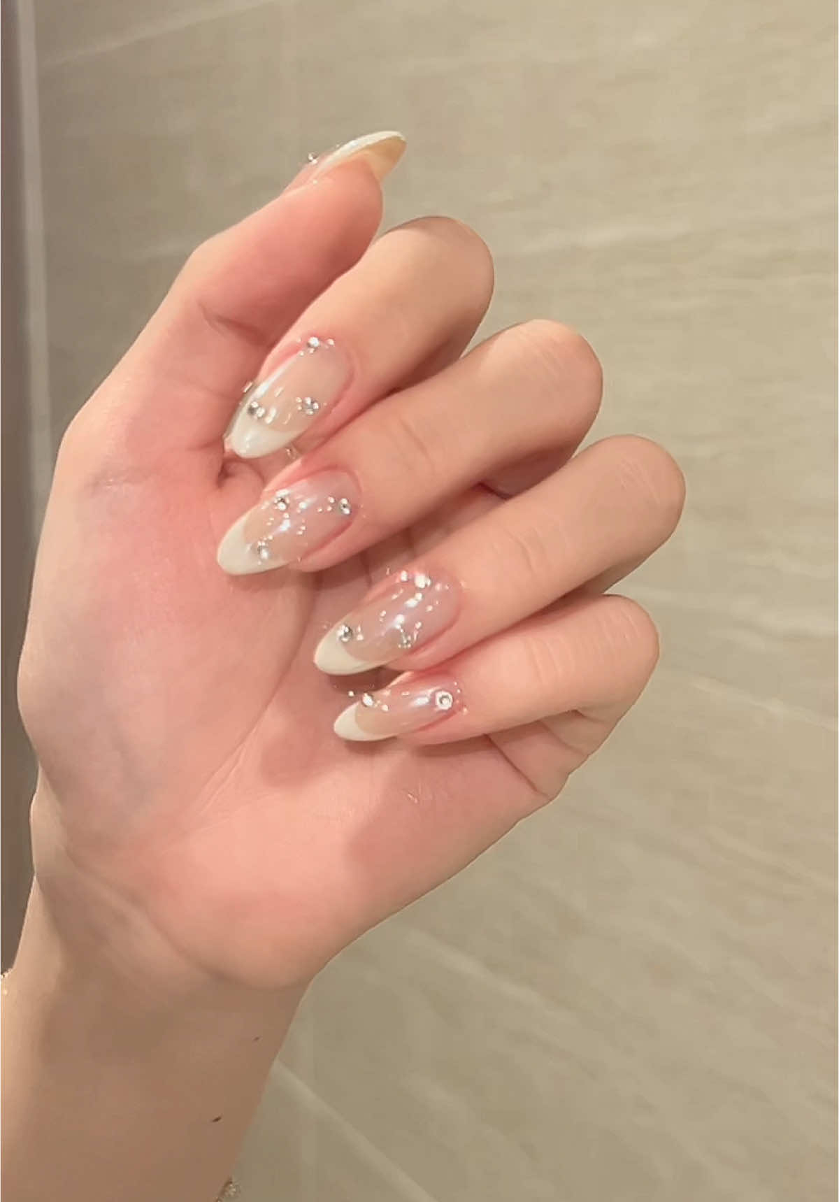 tiếp nối chiếc nail xmas tui đã sắm cho mình chiếc nail tết từ đầu tháng để tới tết k phải bon chen #nails #menicure #glazeddonutnails #frenchtipnails 