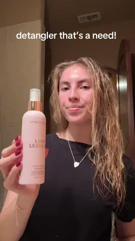 conditioning detangler! beachwavers luxe leave in is amazing for your hair 💕 #detangler #detanglerspray #conditioning #conditioningspray #conditioningdetangler #leavein #leaveinconditioner #leaveinconditioners #spray #haircare #HairCareTips #haircareproducts #haircaretip #luxeleavein #luxeleaveinconditioner 