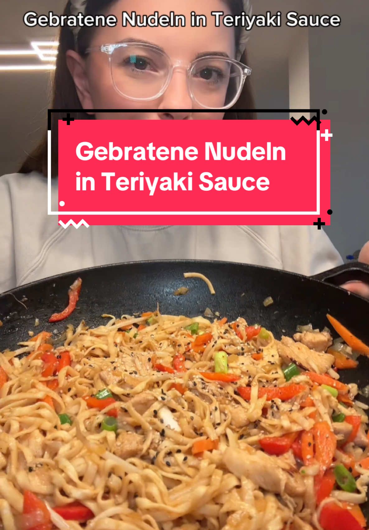 Gebratene Nudeln in Teriyaki Sauce #rezept #rezepte #food #EasyRecipe #gebratenenuddeln #teriyaki #chicken #mascha #fy #fyp #viral 