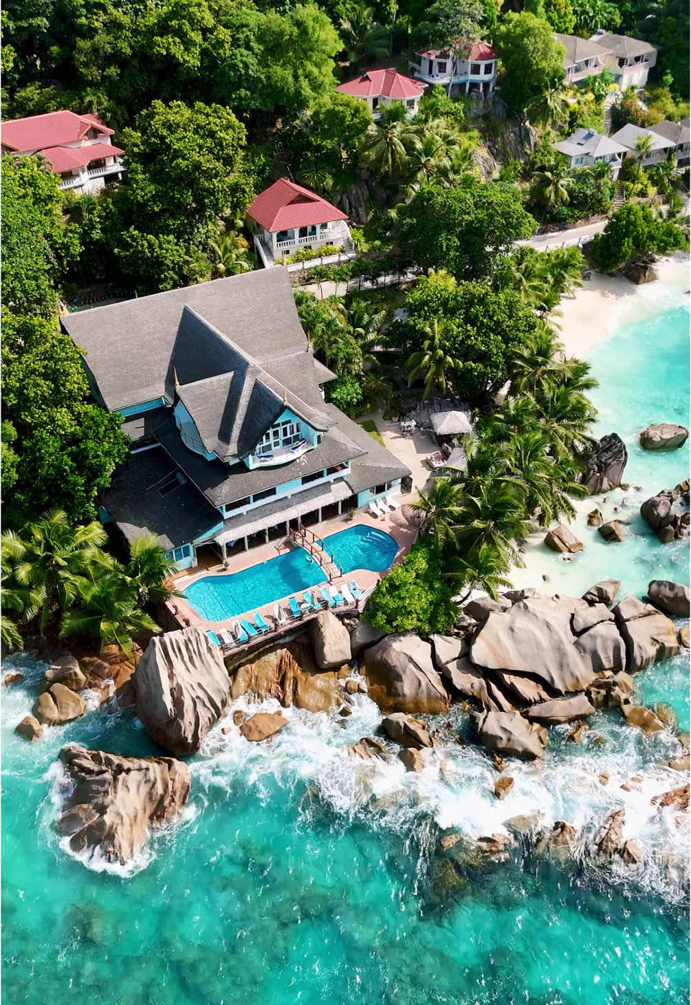 📍 Patatran Hotel 🇸🇨 #seychelles #seychellestiktok🇸🇨 #ladigue #landscape #ocean #bluewater #waves #hotels #beautifuldestinations #view #drone #dji #paysage #vue #tropicalisland #beach #dream #bucketlisttravel #traveltiktok #frypgシ #heavenonearth #hiddengems #pourtoi #voyage #traveltips 