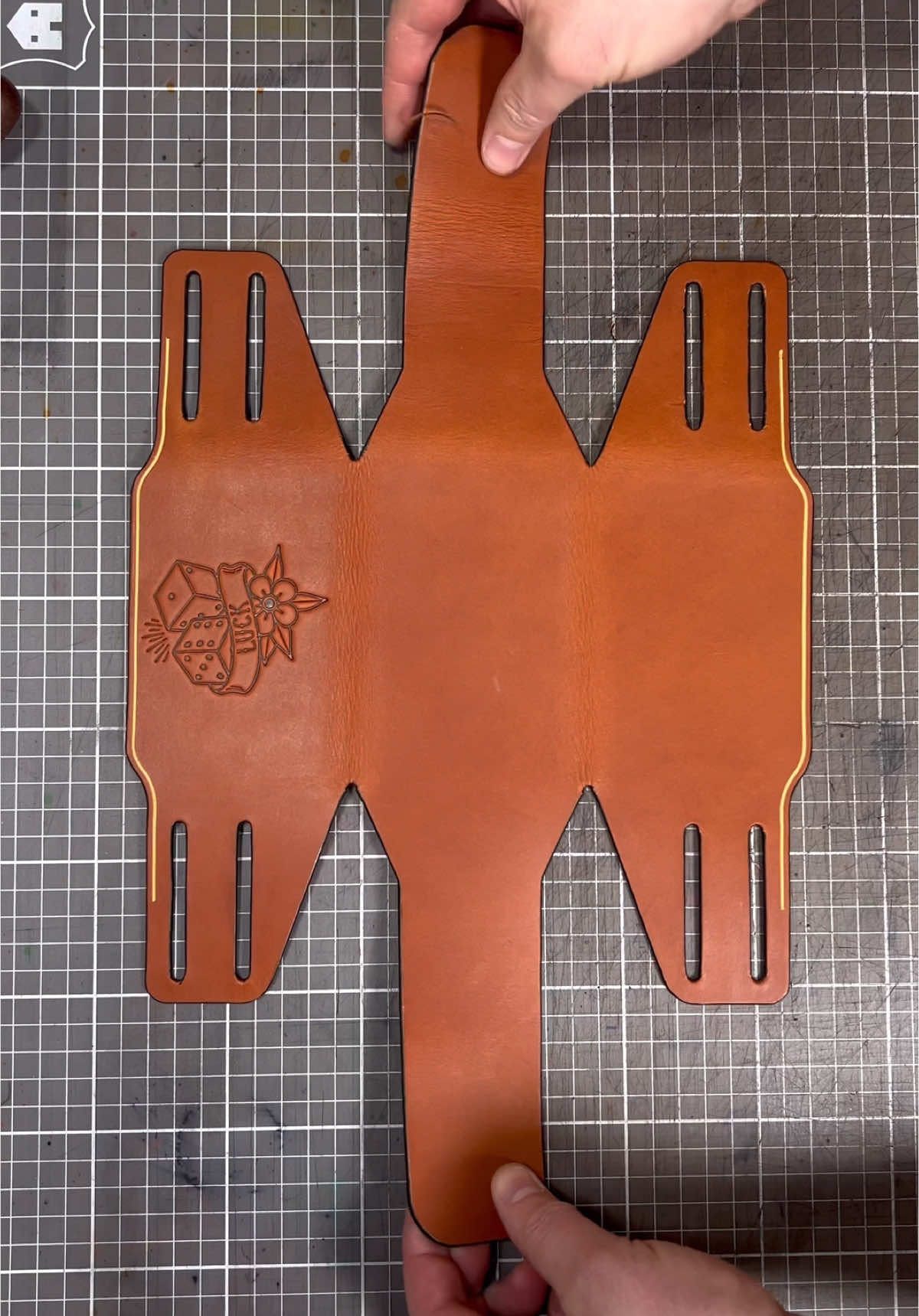 #leathercraft #leatherwork #asmr #leatherproduct #oldschool 