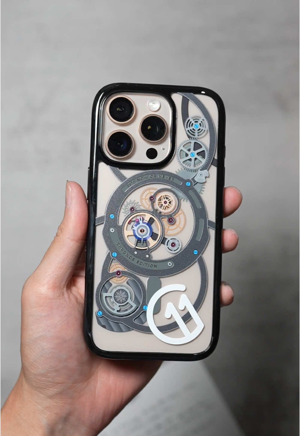 Spigen is releasing limited and special edition cases! This one is the Chronos Edition. The artwork and the details are simply amazing 🔥@Spigen 