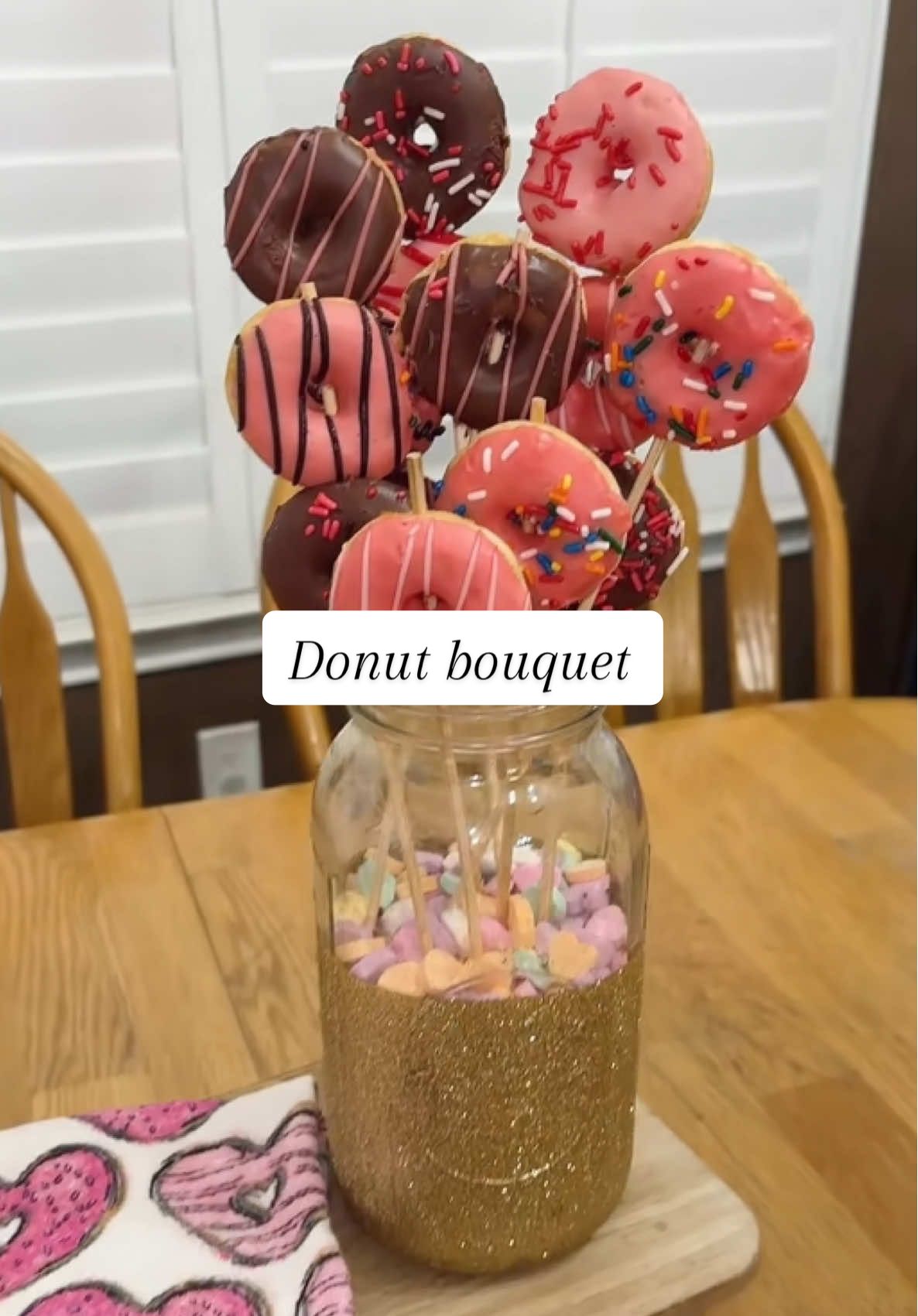 Easy treat for Valentine’s Day! #ValentinesDay #valentine #galentinesday #galentines #galentinesparty #donut #donuts #donutbouquet #partyideas 