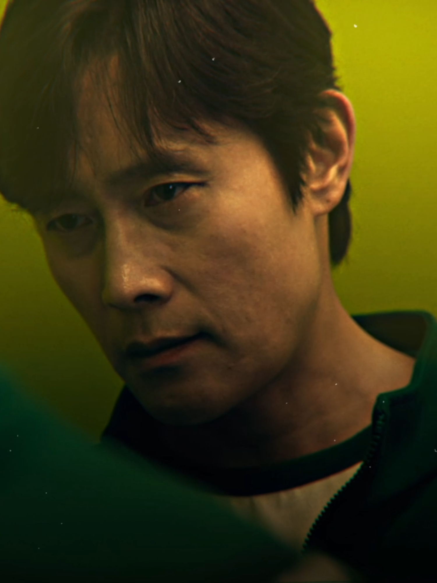 o jeito que ele olha pro gi-hun🫦| vou editar coisas diferentes agora #squidgame #001 #frontman #leebyunghun #hwanginho #player001 #squidgame2 #hwanginhoedit #ae #fypviral