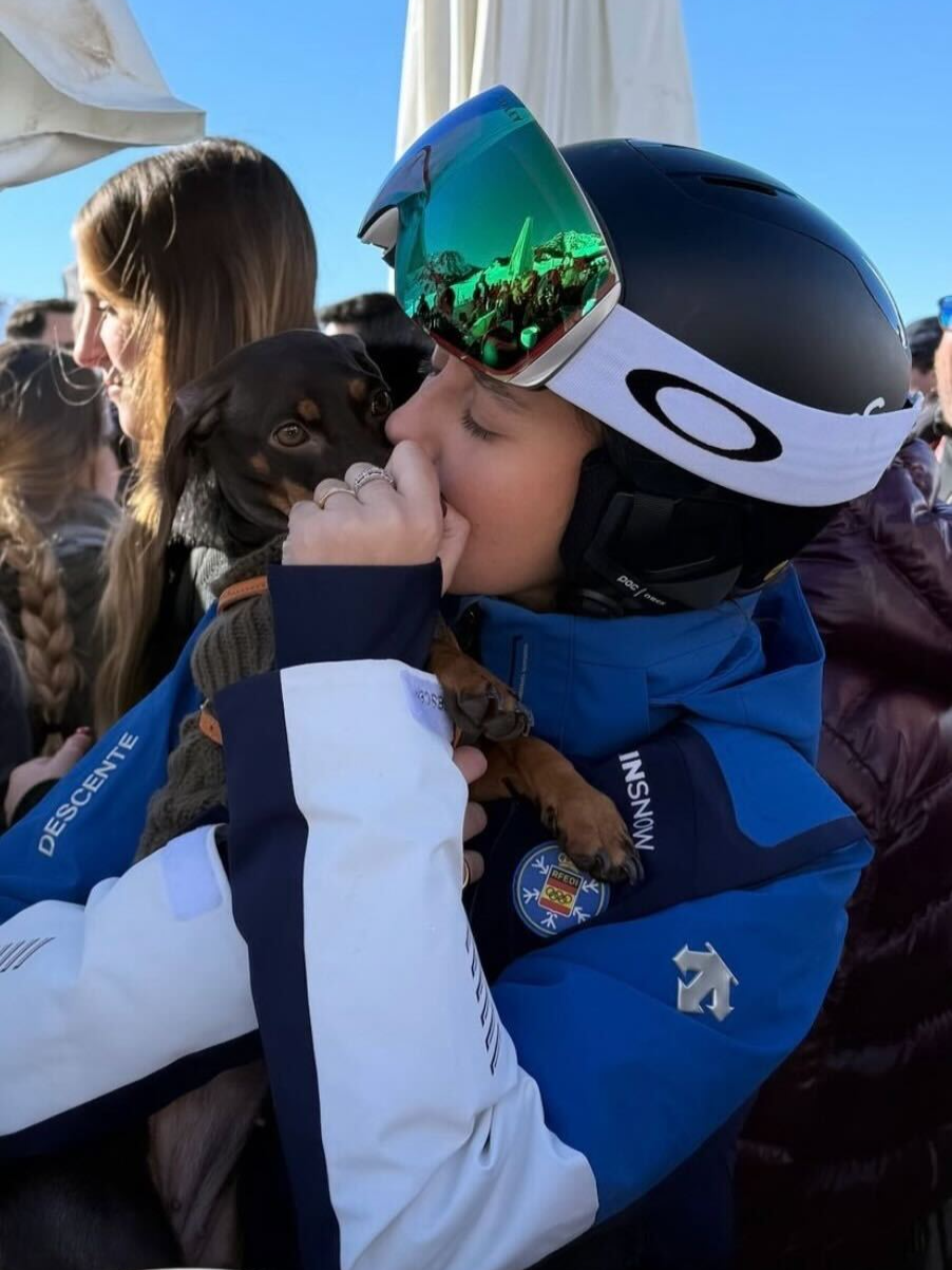 Victoria de Marichalar se escapa a Baqueira para esquiar con sus amigos ⛷ #victoriademarichalar #victoriafederica #esqui #amigos