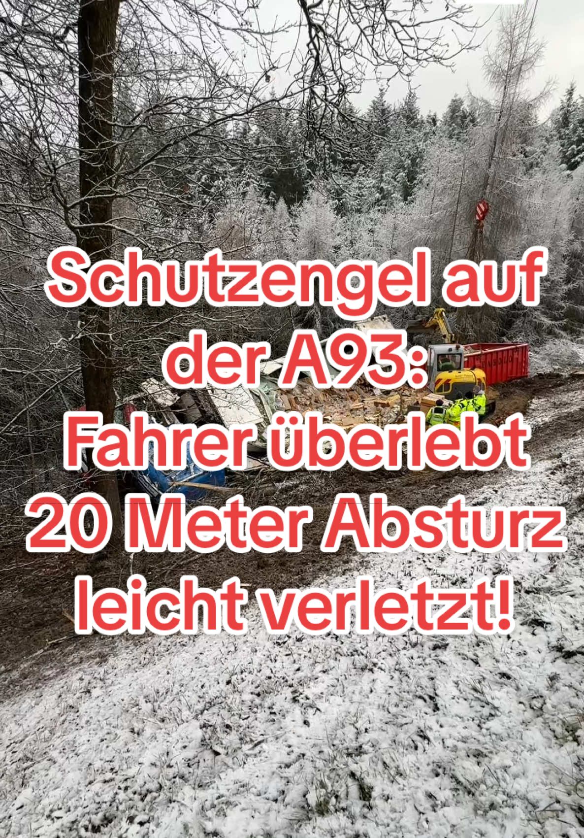 🚨 Schutzengel auf der A93: Fahrer überlebt spektakulären Unfall! Am Freitagmorgen (03.01.2025) kam es auf der A93 zwischen Mainburg und Wolnzach zu einem dramatischen Unfall. Ein Reifenplatzer ließ einen Sattelzug 20 Meter in eine Böschung stürzen. Das Fahrerhaus wurde völlig zerstört – doch der Fahrer hatte unglaubliches Glück und erlitt nur leichte Verletzungen. 📌 Das wissen wir bisher: • Reifenplatzer führte zum Kontrollverlust • Fahrerhaus komplett zerstört – Ladung schwer beschädigt • Aufwendige Bergung durch Spezialunternehmen läuft • Autobahn Richtung Holledau bis in den Nachmittag gesperrt 🔗 vifogra.de . . . #vifogra #nachrichten #news #bayern #unfall #a93 #sattelzug #schutzengel #bergung #autobahnsperre