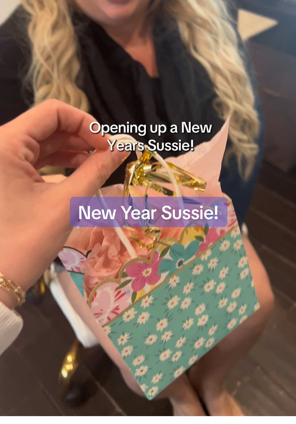 *music for dramatic effect* I hope everyone has a happy + healthy new year!! Share any 2025 goals below 🩷 #sussie #palosanto #newyear #2025 #newgoals 