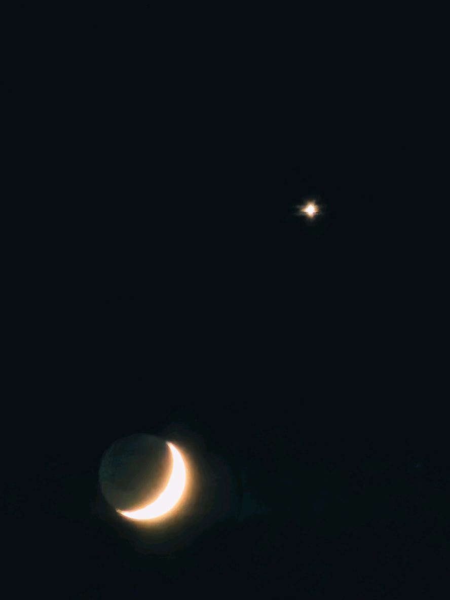 has anyone else seen the moon and Saturn tonight? omg it was incredible. Part 1, check the 2nd part. #moon #london #saturn #fyp