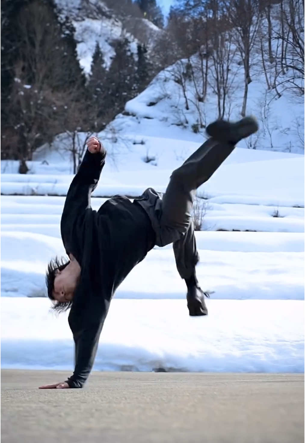 #best_tricking #tricker #tricking #trick #tricks #viralvideo #foryou #fyp #trickingcombo #trickingboy #viral #viraltiktok #combo #flip #ninja #tiktok #trickinglife #famous #teakwondo #martialarts #strong #snow #fürdich #fypシ゚ #strong 