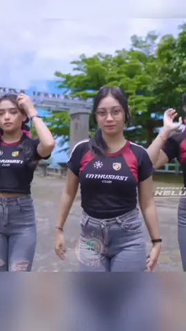 Siapa yg masa kecilnya suka usil 🫣😁😁 WAKTU_KU_KECIL_TEMBAK_TEMBAK_DOR_DOR_DJ_FUNKOT_PARGOY_KELUD_TEAM_REMIX #waktukukecil #dj#keludproduction #djviraltiktok2025 #trending #triokelud #djtanti #djrevawijaya #imeliaagofficial #djasik #remix #jedagjedug #keludmusic #aeromaxproduction #brewog_audio #keludteamofficial #lewatberanda @Tanti Erina @Reva Wijaya🎗️ @imelia_ag25 #fyp #fypviral 