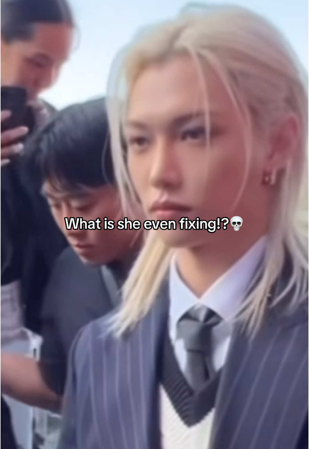 Never saw a stylist doing it in that era.. 💀 #straykids #felix #stylist #stay #fy 