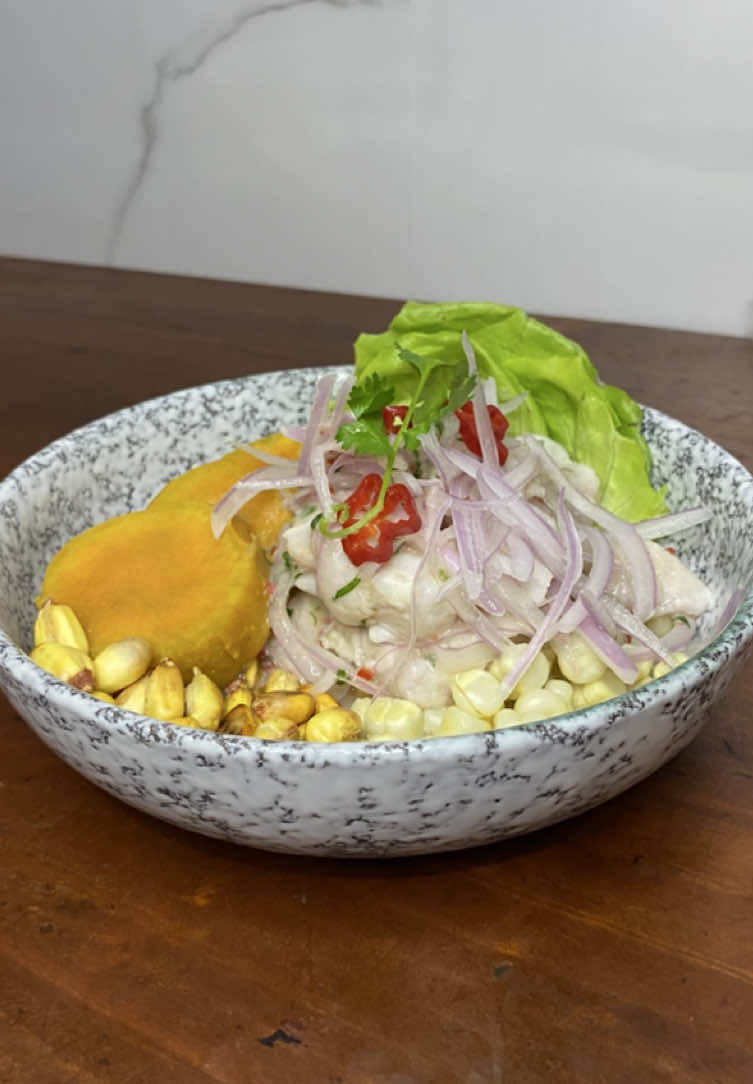 IG: coco.cocina12  Si o si tenía que empezar el año con un buen ceviche, hoy te enseño 2 formas de preparlo. ¡Fácil, rápido y buenazo! . . . . . #ceviche #Receta #quecocinohoy #cocococina #verano #fyp #viral_video #reels #lechedetigre 