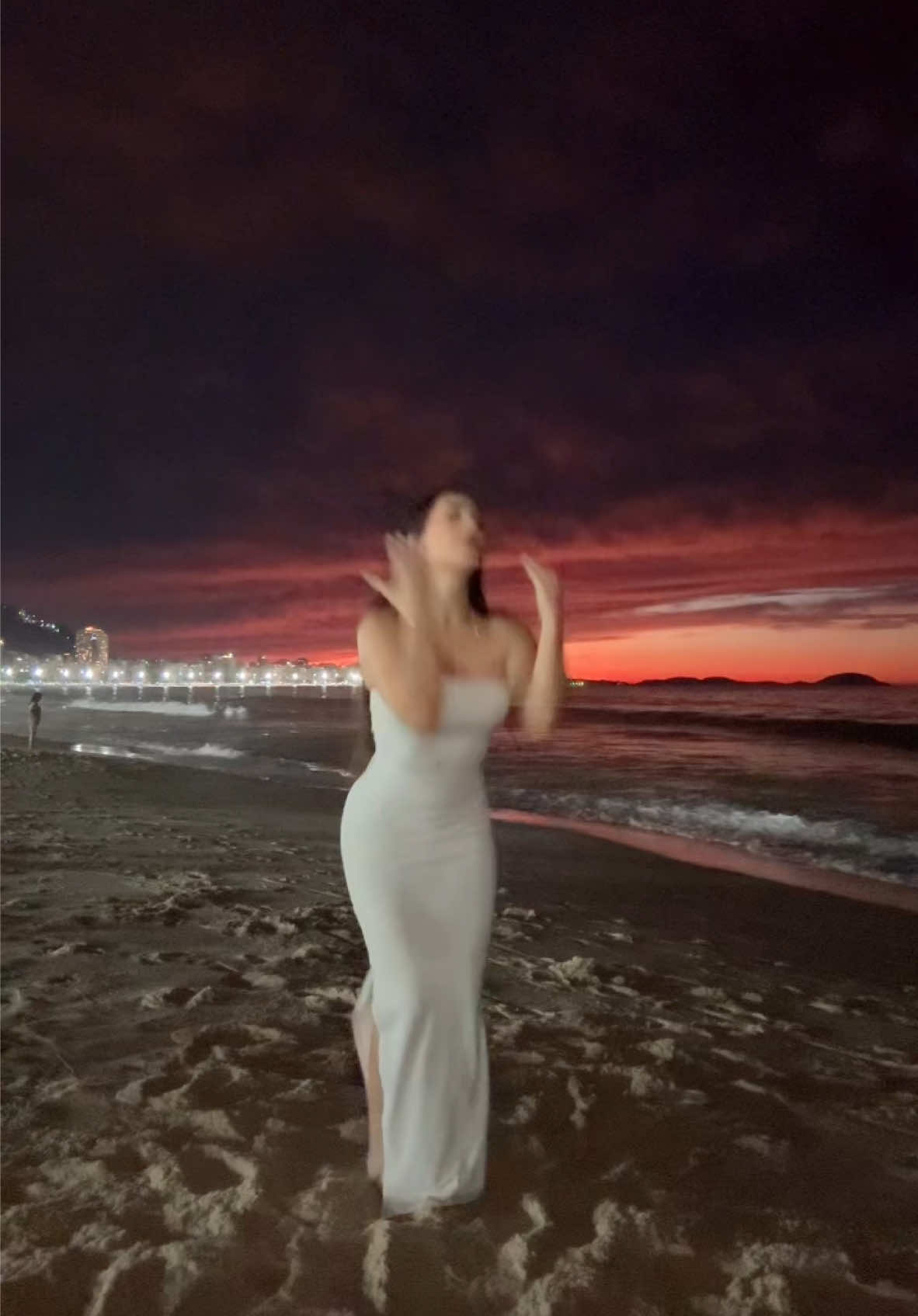 el mejor video del 2025 🤣 @esenciamigrantetv @jessicaarcilacesp #riodejaneiro #copacababeach #brasil 