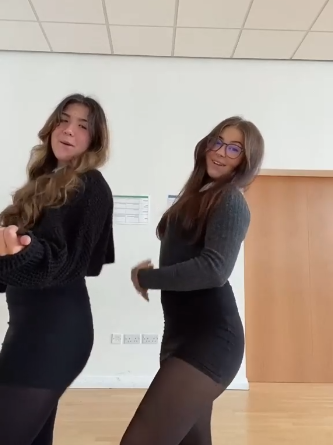 go bad bitch go #dance #dancingqueen #dancing #trending #viral #goviral #dancechallenge #foryourpage #fyp #friends #gyat #twerking #tigjts #schoolskirt 